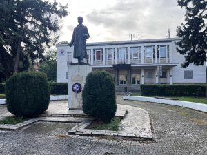 STO RUŽÍ PRE ŠTEFÁNIKA